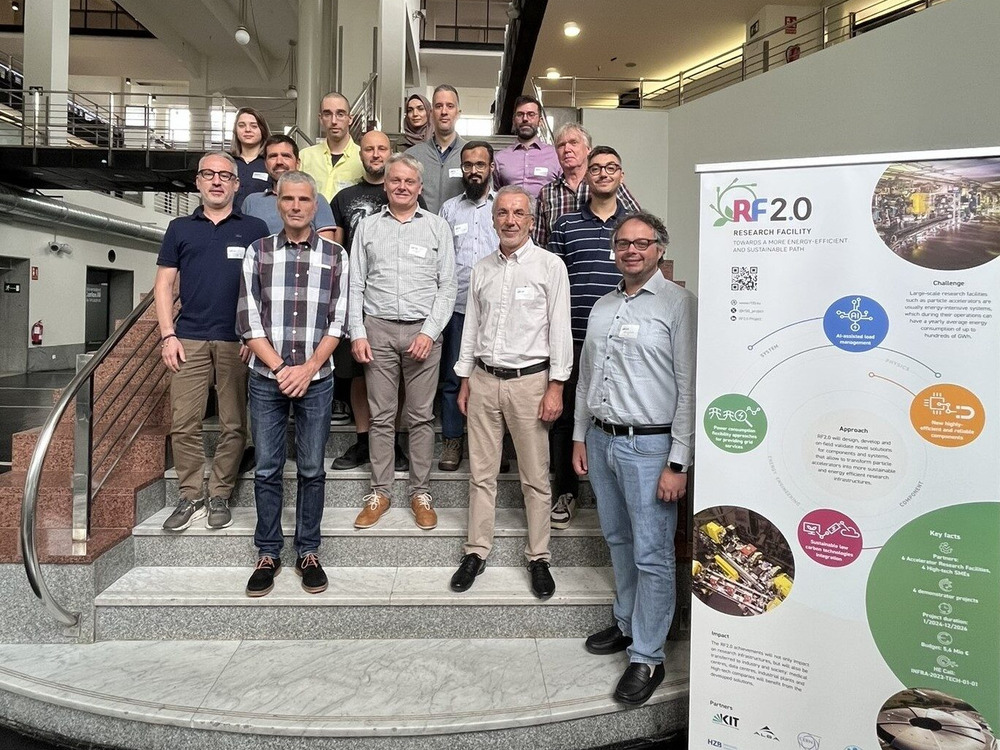 Gruppenbild der Forschenden an Research Facility 2.0 beim ersten Projekttreffen in Madrid 